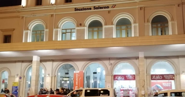 Salerno, corse in più per la metro per le Luci d’Artista