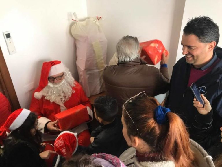 Agropoli, Guardia Costiera salva il Babbo Natale in mare