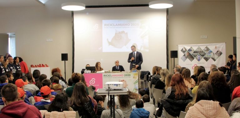 Cava de’ Tirreni: presentato ”Riciclamiamo – Dodici mesi per baciare l’ambiente e la tua città”