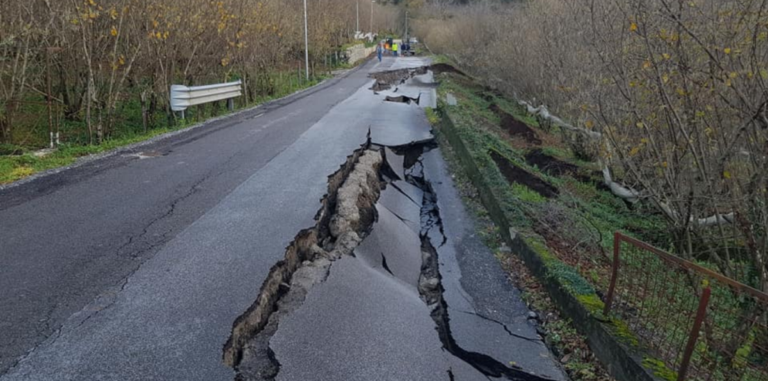 San Cipriano Picentino, crollo della SP26a: viabilità alternativa