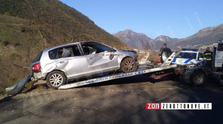 San Cipriano Picentino: auto perde il controllo e finisce in una scarpata