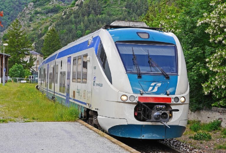 Tragedia sulla Battipaglia-Sapri, travolta persona sulla linea ferroviaria