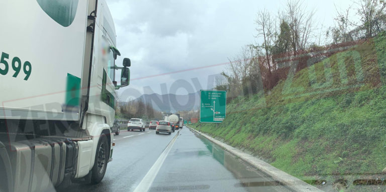 Incidente lungo l’autostrada A30: traffico in tilt