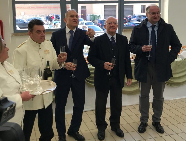 Cava de’ Tirreni: De Luca in visita alle Manifatture Sigaro Toscano