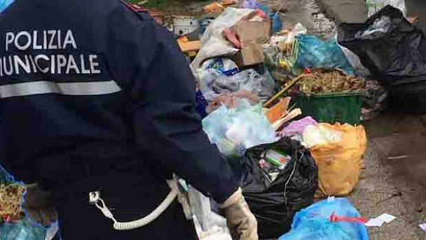 Salerno, abbandono dei rifiuti: identificate 5 persone