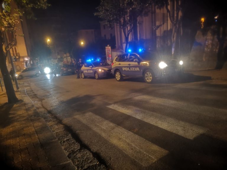 Salerno, parcheggia al centro di via Calenda e sparisce: il caso