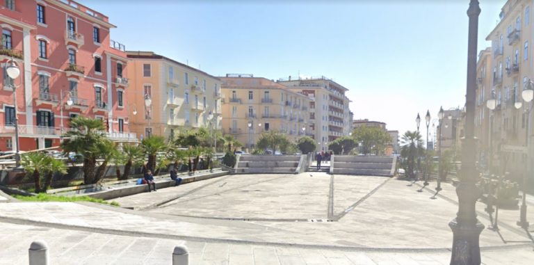 Salerno, al via i lavori per il ripristino delle fontane in piazza Valitutti