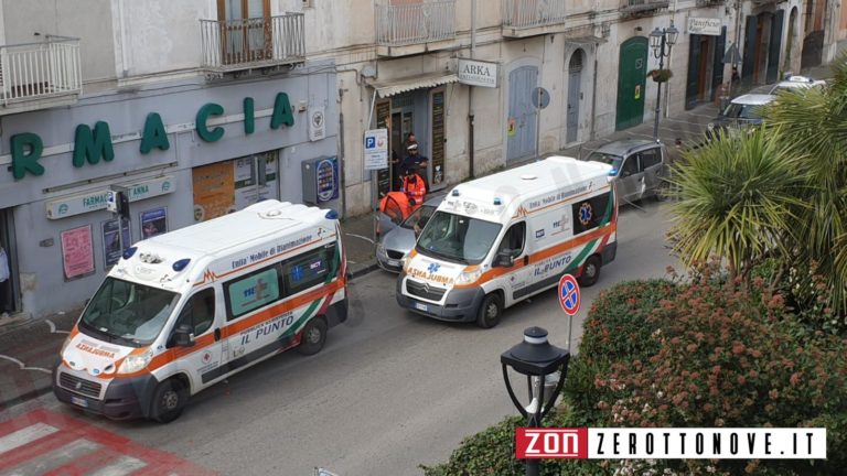 Baronissi, incidente lungo Corso Garibaldi: due feriti