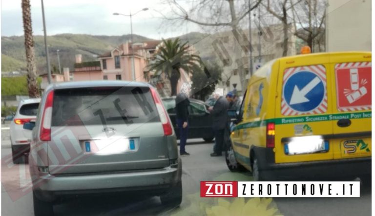 Tangenziale Salerno, incidente all’uscita di Pastena: tre auto coinvolte