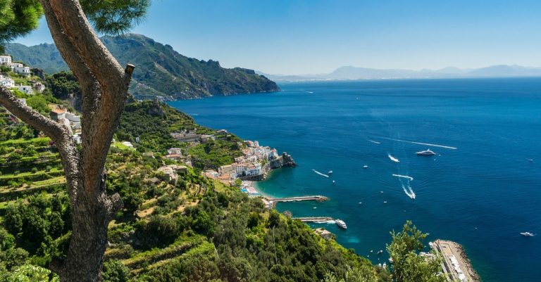 Amalfi, distribuite protezioni a commercianti e soggetti esposti