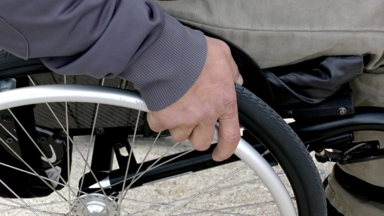 Raggiro di un disabile a Battipaglia, identificato e denunciato il ladro