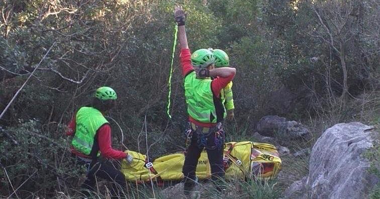 Precipita lungo una scarpata nel salernitano: in ospedale un 40enne