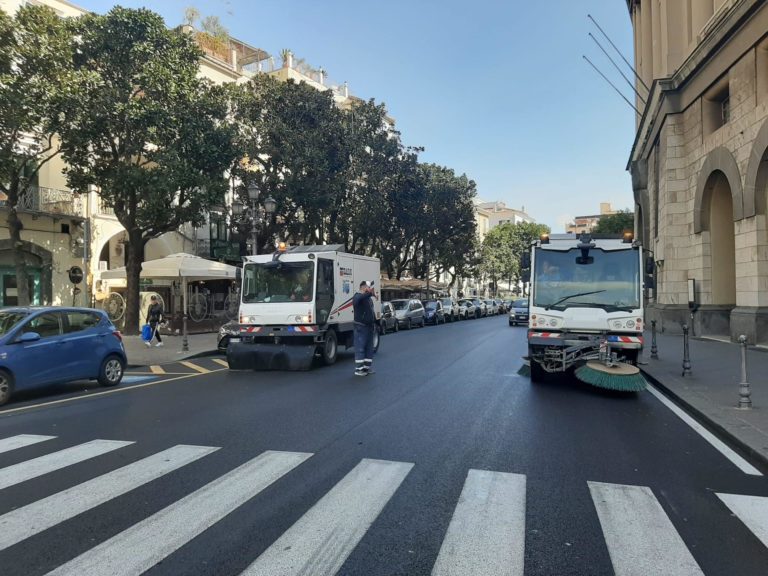 Salerno, al via domani gli interventi di disinfezione delle strade
