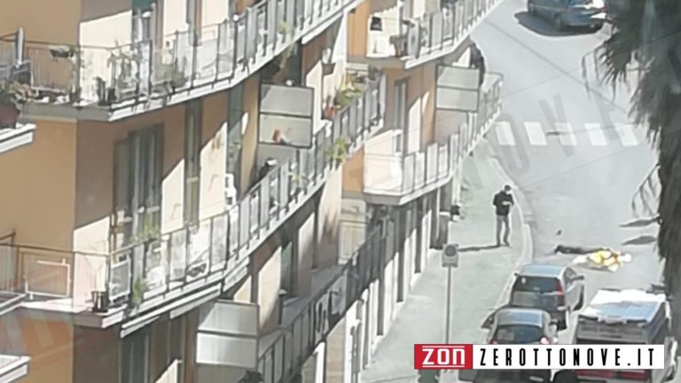 Salerno, donna precipita nel vuoto dal balcone di casa e muore