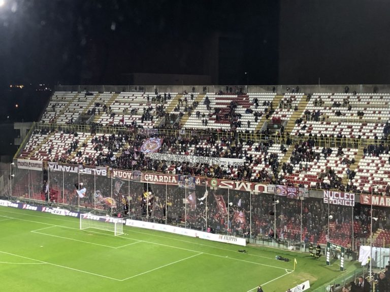 Salernitana, gli ultras granata raccolgono 6.000 euro per l’Ospedale