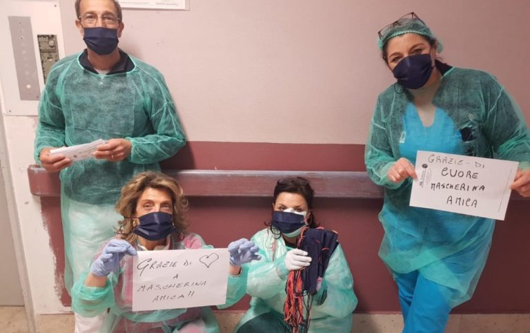 Salerno, 350 mascherine al giorno da donare ad ospedali e persone: l’iniziativa di MascherinAmica