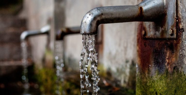 Sospensione idrica nella zona porto di Salerno