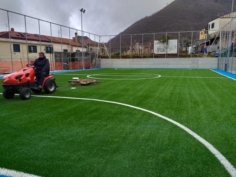 Baronissi, lavori in corso per il nuovo campo di calcio a cinque a Caposaragnano