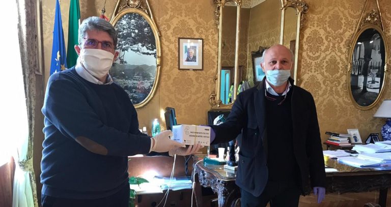 Cava De’ Tirreni: Servalli regala mascherine per i medici di base