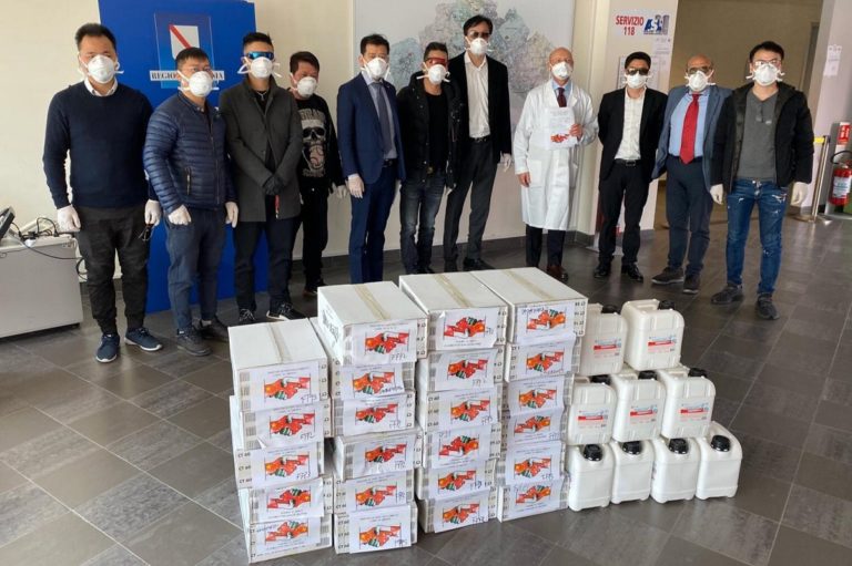 Coronavirus: la comunità cinese dona igienizzanti e mascherine alla Campania