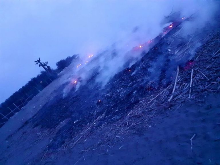 Pontecagnano, Picciola in fiamme: malviventi bruciano immondizia