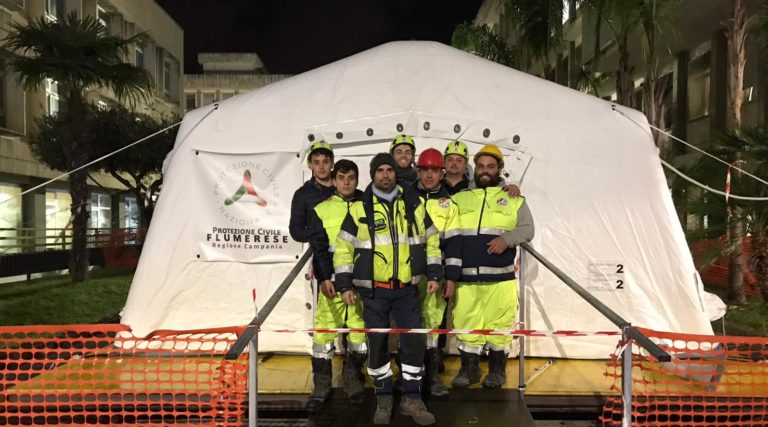 Emergenza Coronavirus, montata tenda per triage all’ospedale Ruggi