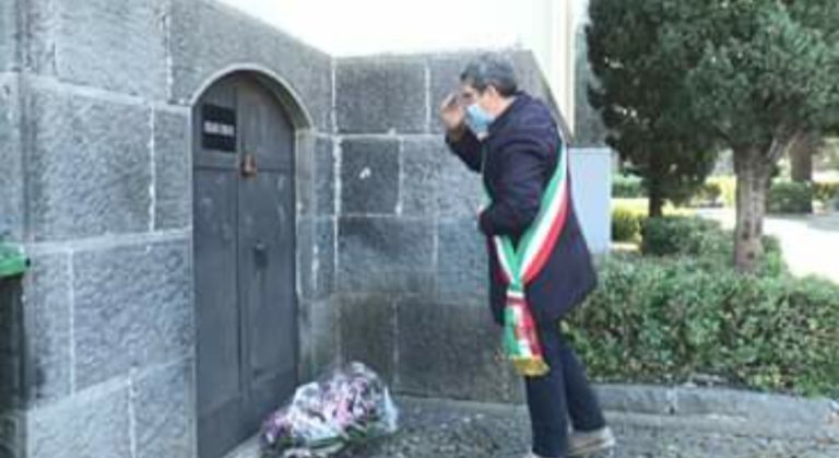 Cava, Servalli al cimitero per omaggiare i defunti nel giorno di Pasqua