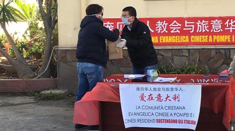 300 mascherine dalla comunità evangelica cinese alla Polizia di Salerno