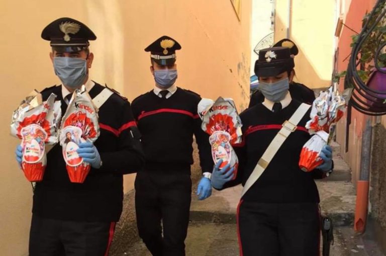 Eboli, i Carabinieri acquistano uova di Pasqua per bambini in difficoltà