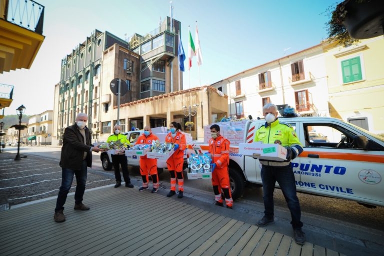 Baronissi, il sindaco Valiante regala l’uovo di Pasqua ai bambini