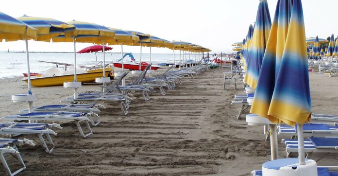 Cilento, blitz sulle spiagge di Marina di Camerota - Zerottonove.it