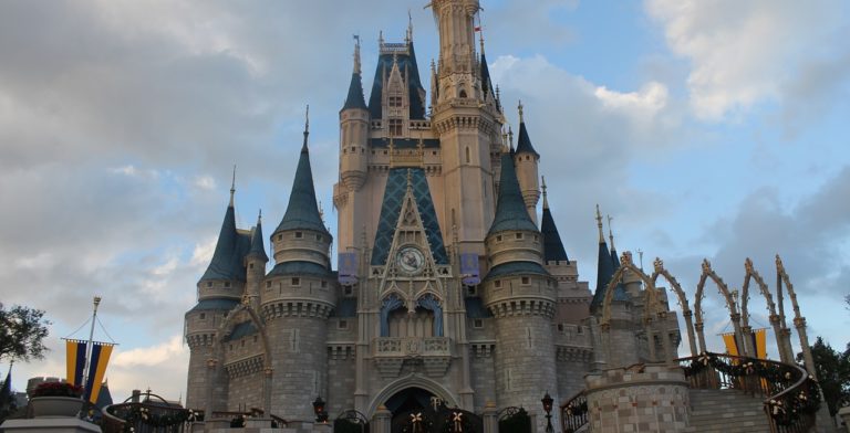 Disney World chiude per Coronavirus in Florida: incubo per due salernitane