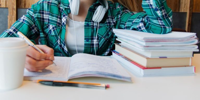 Fondazione della Comunità Salernitana, borsa di studio per uno studente campano