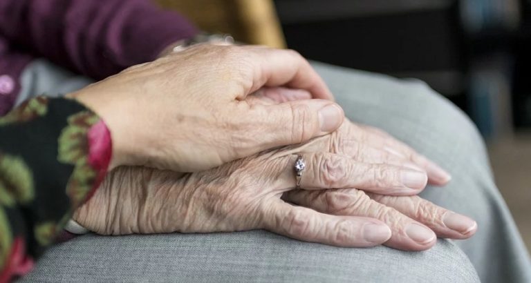 Battipaglia, anziana di 103 anni operata al femore: tornerà a camminare