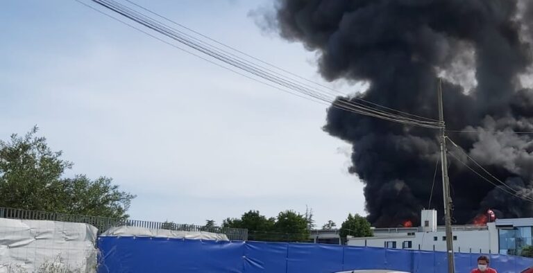 Esplosione in una fabbrica ad Ottaviano: boato udito anche nel salernitano
