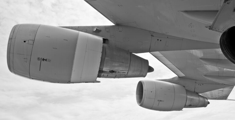 Cilento, boati in cielo: aerei rompono muro del suono