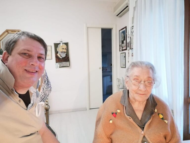 Battipaglia, 100 anni per nonna Adelaide: gli auguri in videochiamata