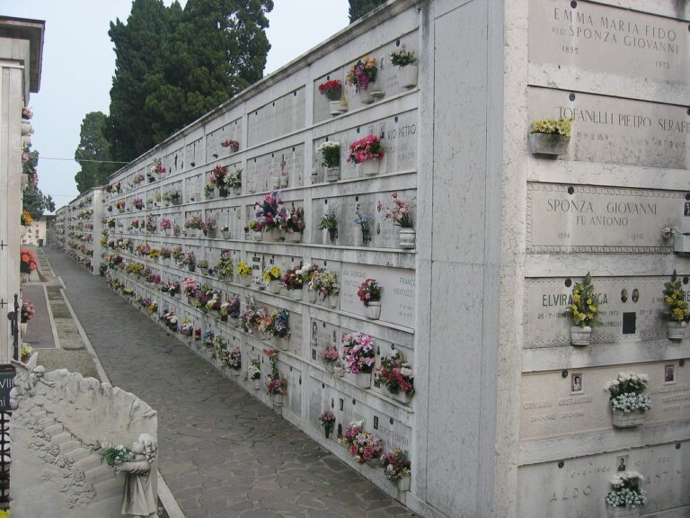 Rischio assembramenti: a Scafati cimitero chiuso nel giorno dei defunti