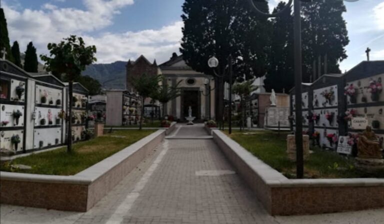 Salerno, furti continui al cimitero: Comune finanzia vigilanza notturna