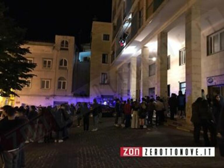 Salerno, movida tranquilla e maggiori controlli: bar chiusi all’1.00