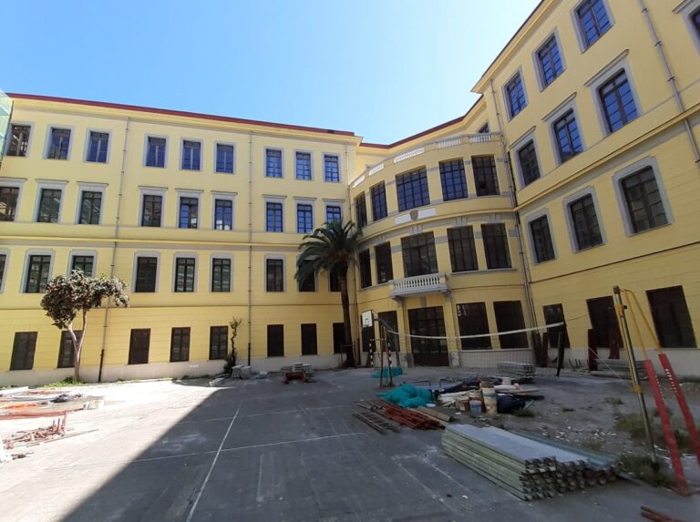 Liceo Tasso di Salerno, a buon punto il rifacimento della facciata interna