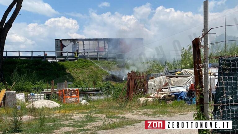 Mercato San Severino, in fiamme rimorchio di un camion