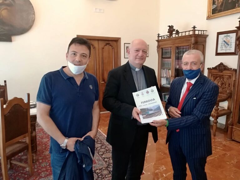 Arcivescovo Bellandi incontra il Comitato Ferrovia Eboli-Calitri-Pescopagano e i Sindaci