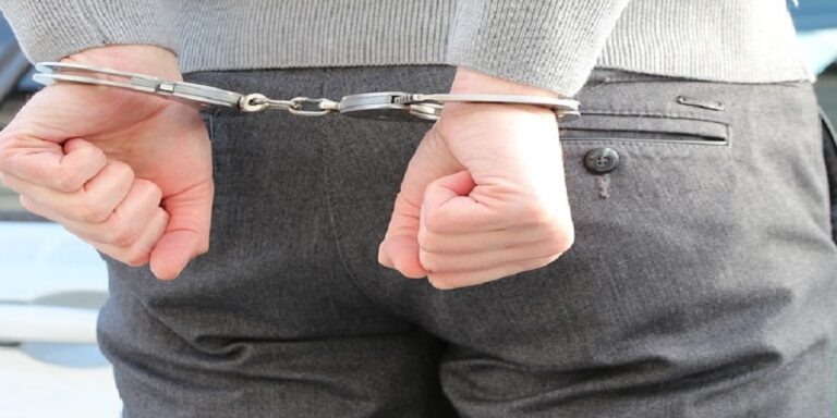 Arrestato spacciatore a Salerno, deteneva 8 grammi di cocaina