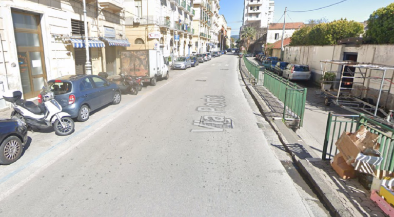 Salerno, senso unico alternato in Via Porto. Disagi per gli automobilisti