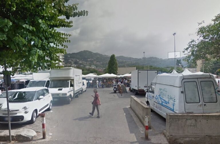 Salerno, ripristino temporaneo dei posteggi al mercato di via Robertelli