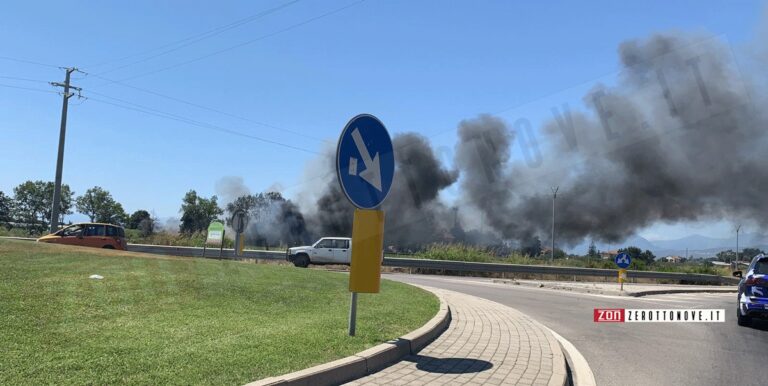 Eboli, incendio in località Corno d’oro. Sconosciute le cause