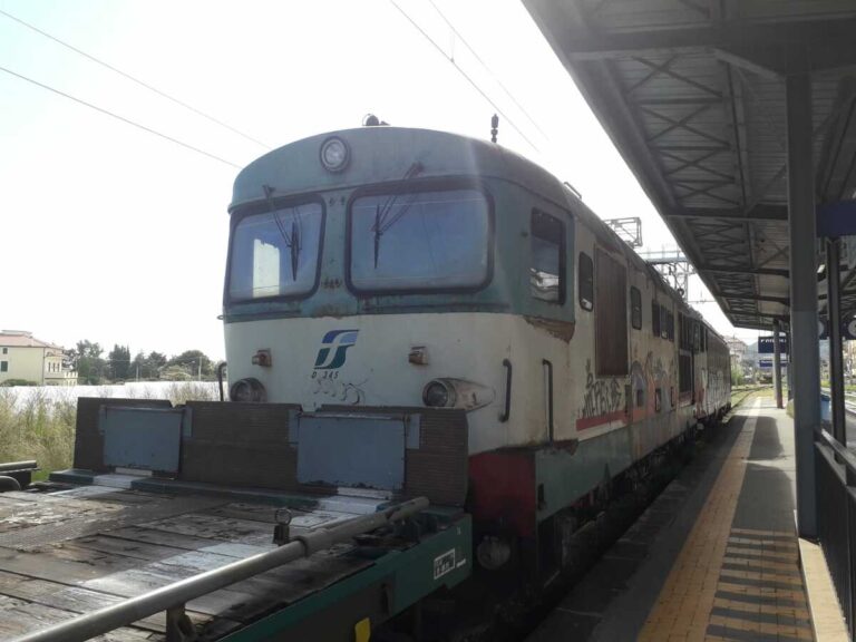 Pontecagnano, locomotiva inquinante: è polemica tra residenti a via Trento