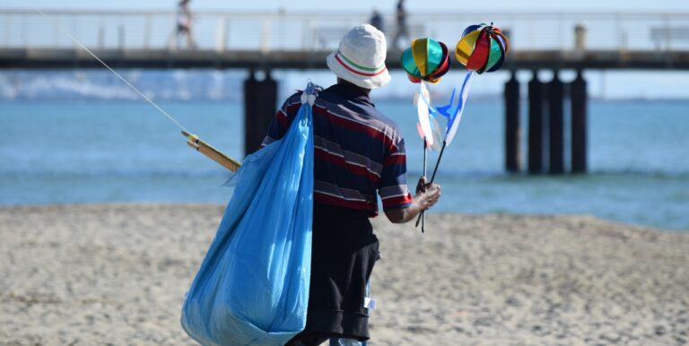 Agropoli, sequestrata merce dei venditori ambulanti sulle spiagge