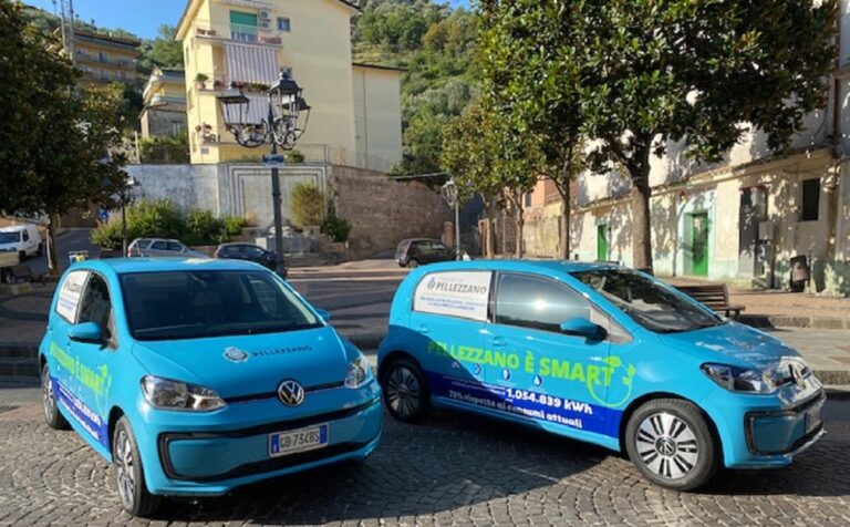 Pellezzano è smart, consegnate due auto elettriche alla cittadinanza